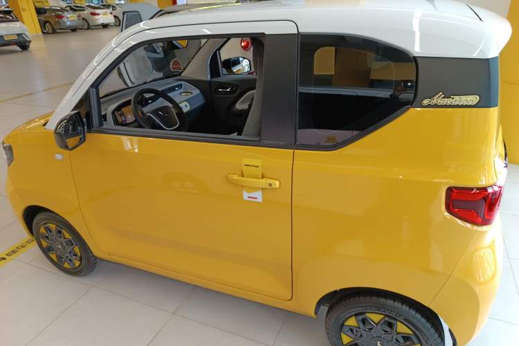 Used Wuling Hongguang MINIEV 2022 Macaron Premium Model – Lithium Iron Phosphate
