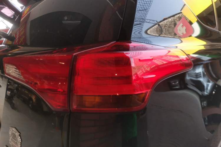 Used Toyota RAV4 2015 2.0L CVT Two-Wheel Drive Fashion Edition
