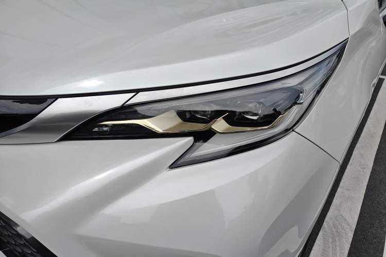 Used Toyota Granvia 2022 2.5L Hybrid Flagship Edition