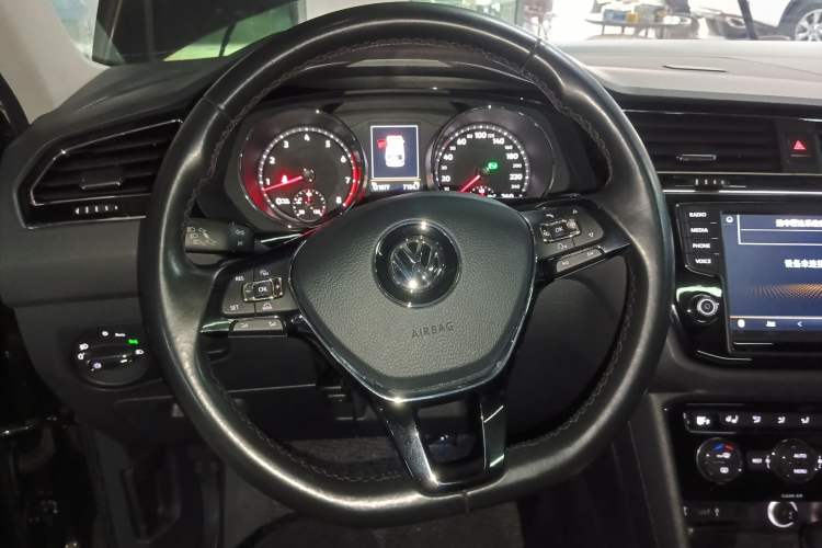 Used Volkswagen Tiguan L 2017 380TSI Automatic All-Wheel-Drive Luxury Edition