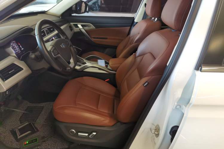 Used Geely Auto Emgrand X7 Sport 2018 1.8TD Automatic Two-Wheel Drive ZhiZun Model with 4G Connectivity
