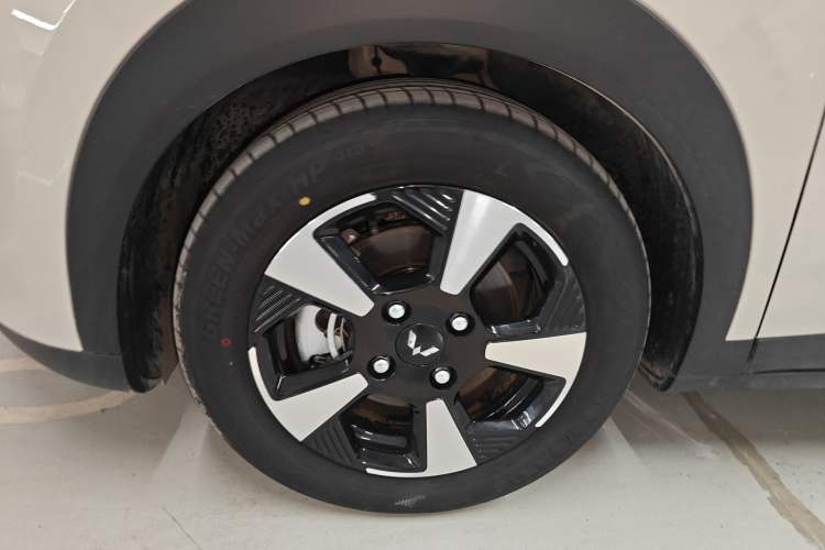 Used Wuling Bingo PLUS 2024 330 km Range Five-Seater Version
