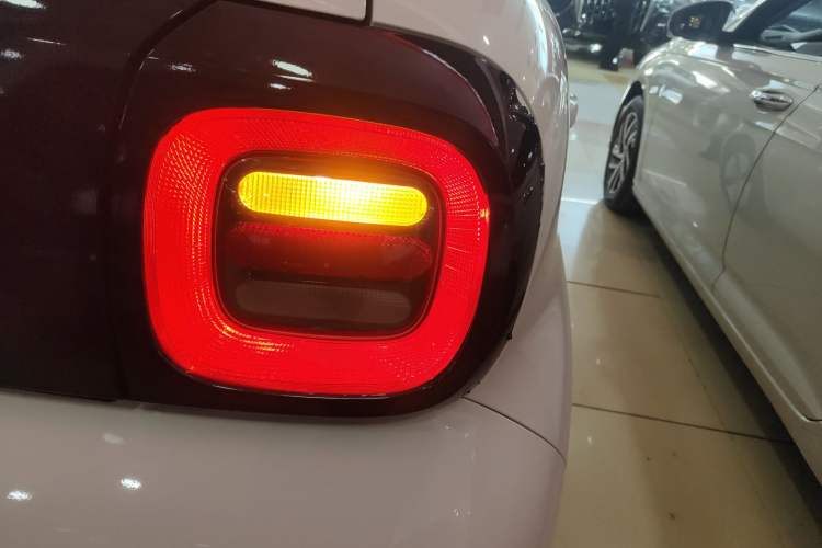 Used ORA Black Cat 2021 301 km Basic Version
