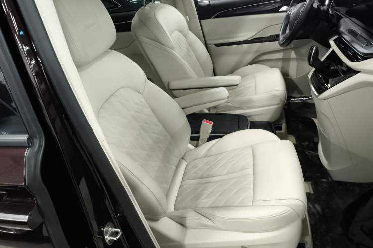 Used Buick GL8 2022 Avenir Aivia Six-Seat Deluxe Edition
