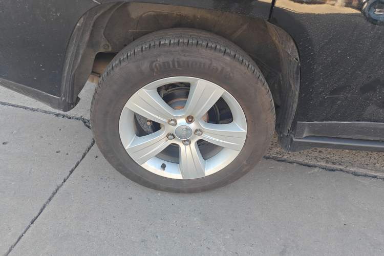 Used  Compass 2014 Revised Version 2.0L Two-Wheel Drive Entry-Level Edition
