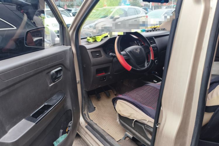 Used Wuling Rongguang V 2016 1.5L Standard Version
