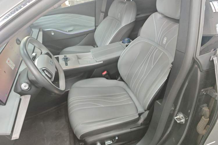 Used  E8 2024 665 km Range Rear-Drive Starship Intelligent Driving Version