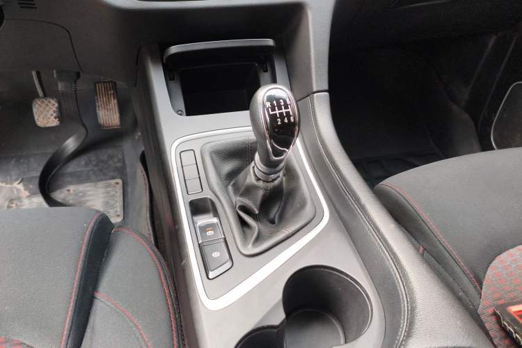 Used Baojun 560 2017 1.5T Manual Comfort Version 7 Seats
