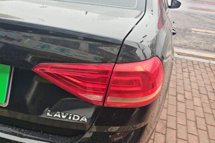 Used Volkswagen Lavida 2015 1.6L Manual Fashion Edition