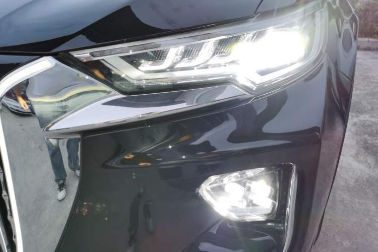 Used Hongqi HS5 2022 Revised Version 2.0T Smart Connect Flagship Edition
