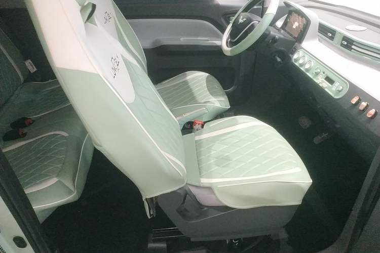 Used Wuling Hongguang MINIEV 2021 Macaron Premium Model – Lithium Iron Phosphate
