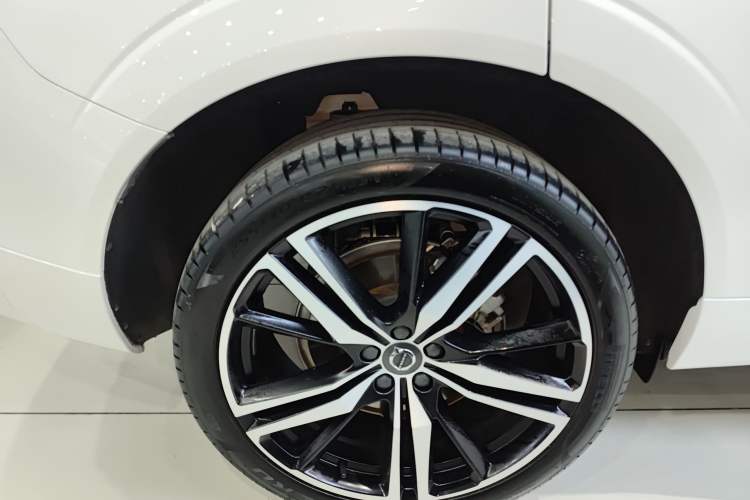 Used Volvo XC60 New Energy 2022 T8 Plug-in Hybrid All-Wheel Drive Zhiyuan Sport Edition
