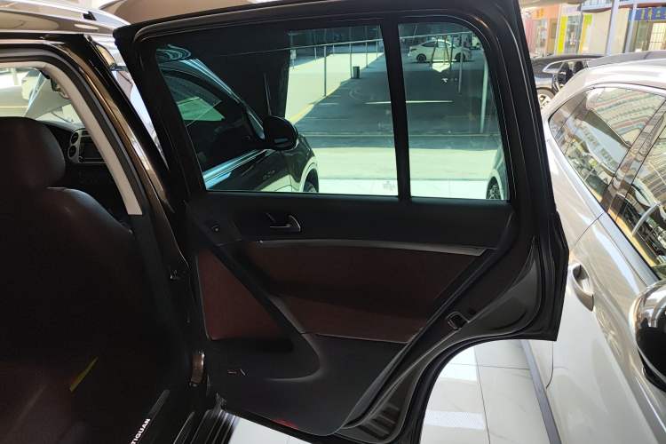 Used Volkswagen Tiguan 2015 2.0 TSI Automatic All-Wheel Drive Flagship Edition
