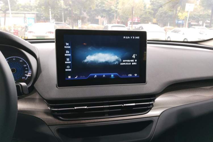 Used Hongqi E-QM5 2024 450km Range Commuter Version
