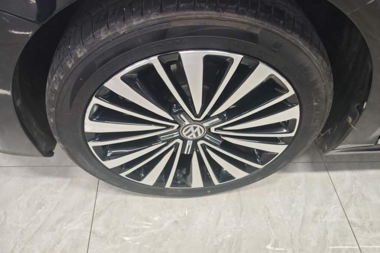 Used Volkswagen Passat 2019 330TSI Luxury Edition China VI Standard
