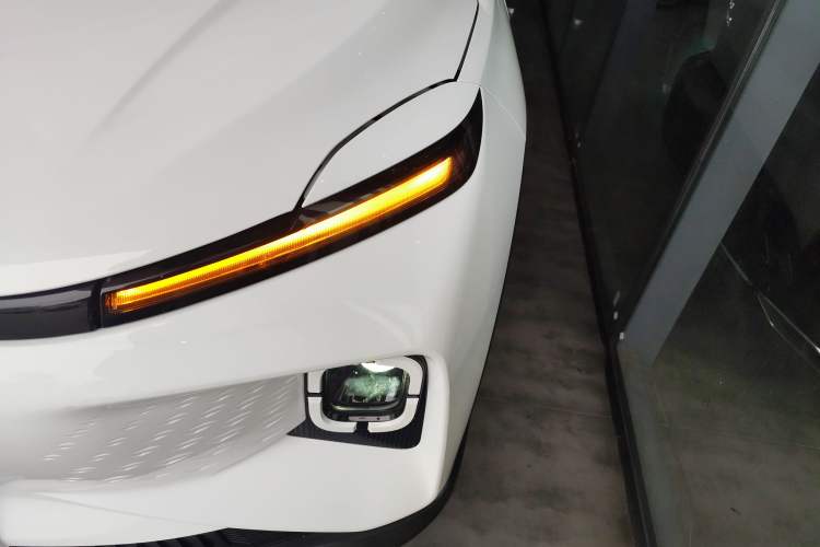 Used Geometry E Firefly 2024 301km Flowing Light
