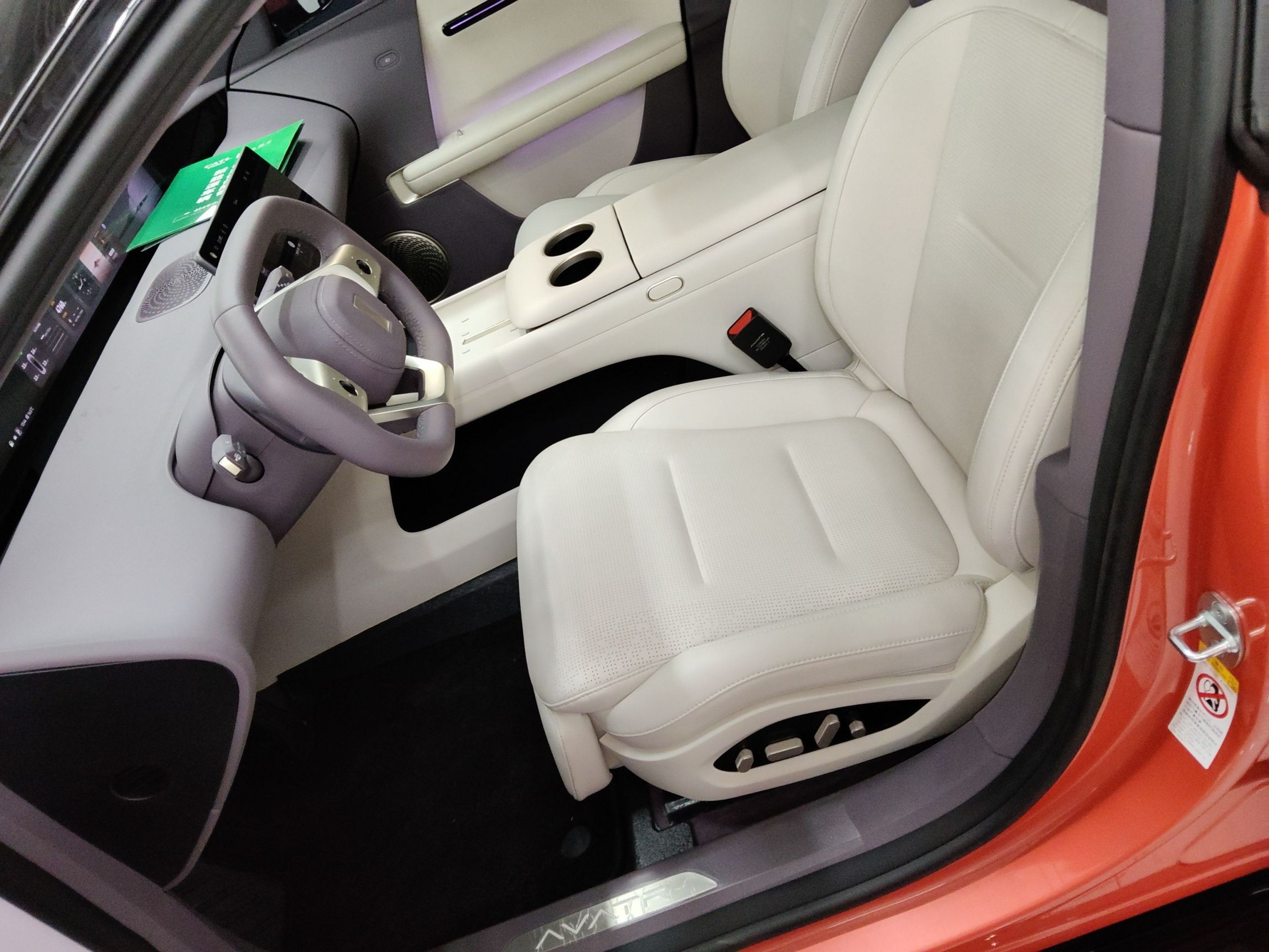 Переднее сиденье в автомобиле