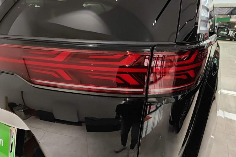 Used Denza D9 2025 DM-i Intelligent Drive 1020 Four-Wheel Drive Flagship Model