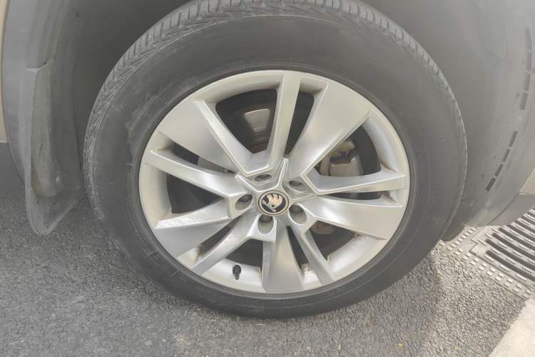 Used Skoda Kodiaq 2018 Facelifted TSI330 5-Seater Two-Wheel-Drive Comfort Edition
