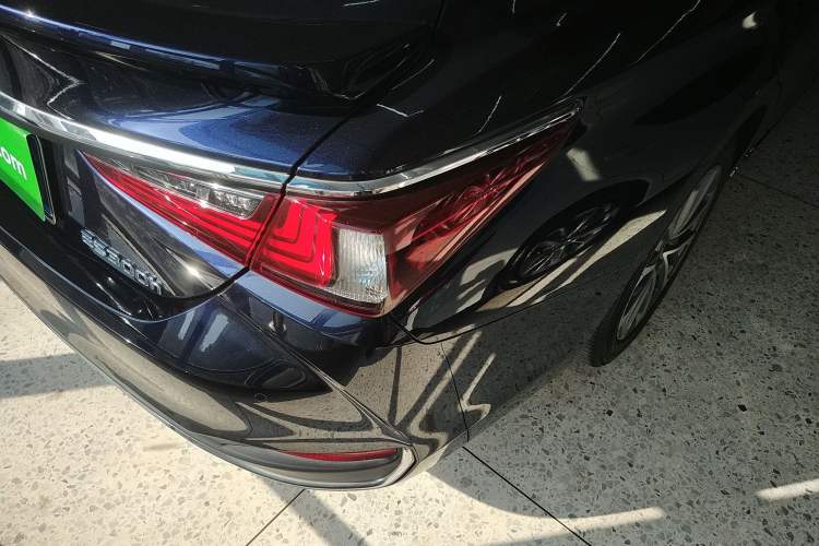 Used Lexus ES 2021 300h Excellence Edition
