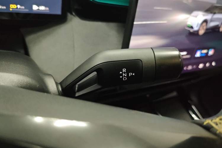 Used Lynk & Co 08 EM-P 2025 220 km All-Wheel-Drive Performance Halo
