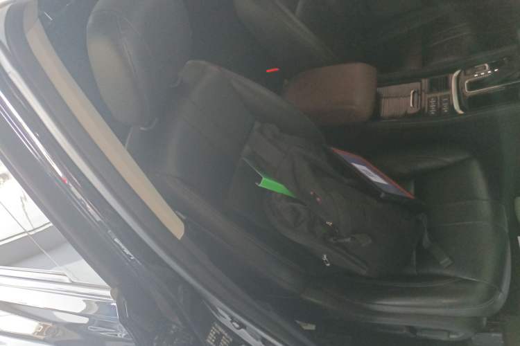 Used GAC Trumpchi GS8 2017 320T Two-Wheel Drive Luxury Smart Connectivity Version (7 Seats)
