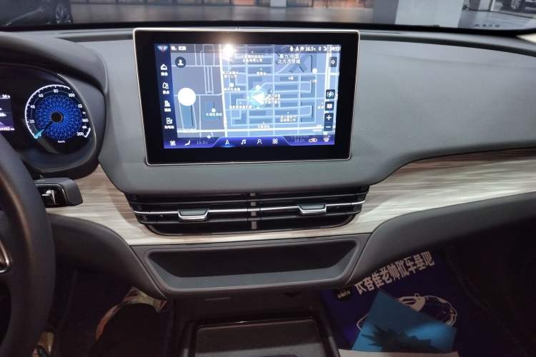 Used Hongqi E-QM5 2024 610 km PLUS
