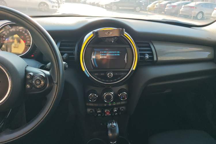 Used  MINI 2015 1.5T COOPER Fun Five-Door Edition
