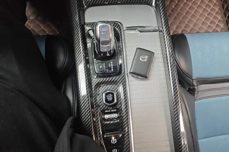 Used Volvo XC60 New Energy 2019 T8 E-Drive Hybrid Intelligent Luxury Sport Edition China VI
