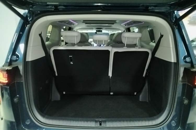 Used VOYAH Dream 2025 PHEV Four-Wheel-Drive Flagship Kunpeng Edition
