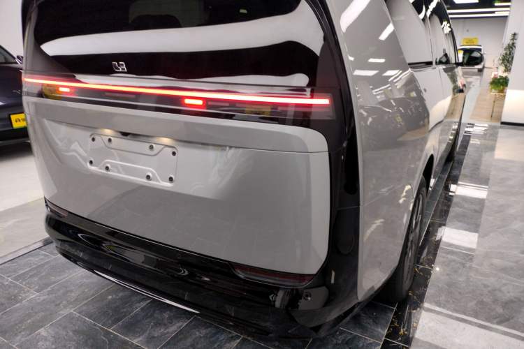 Used Li Auto MEGA 2024 Ultra Model