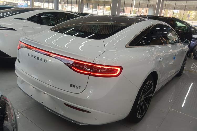 Used Hima Luxeed S7 2024 Pro Model
