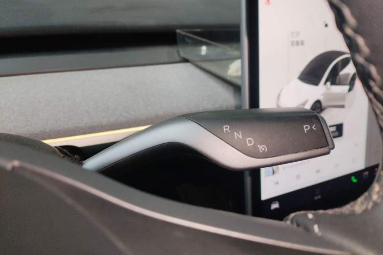 Used Tesla Model Y 2023 Rear-Wheel-Drive Version
