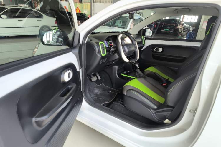 Used Roewe Clever 2021 302 km New Four-Seater Super-Efficient Version
