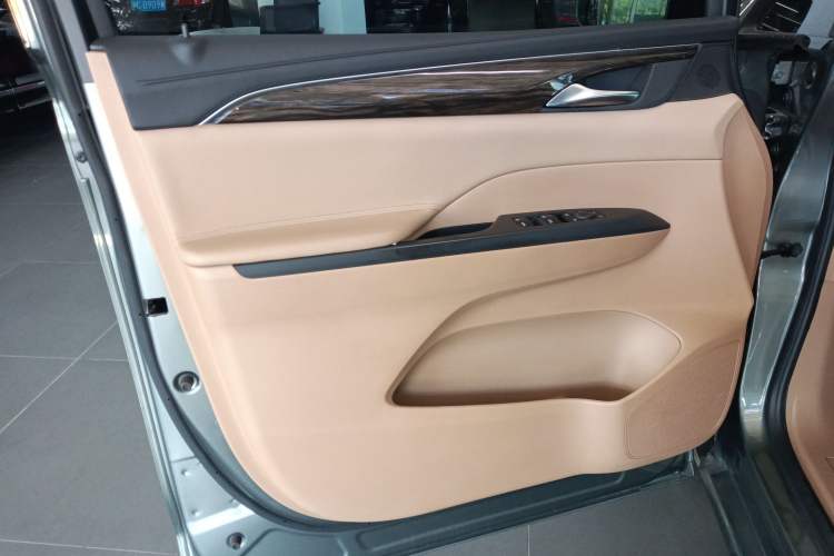 Used Buick GL8 2017 ES 28T Luxury Model China V Standard
