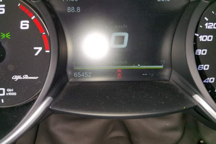 Used Alfa Romeo Giulia 2017 2.0T 200HP Luxury Edition
