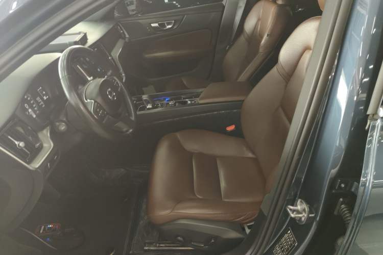 Used Volvo S60 2022 B4 Zhiyi Luxury Edition