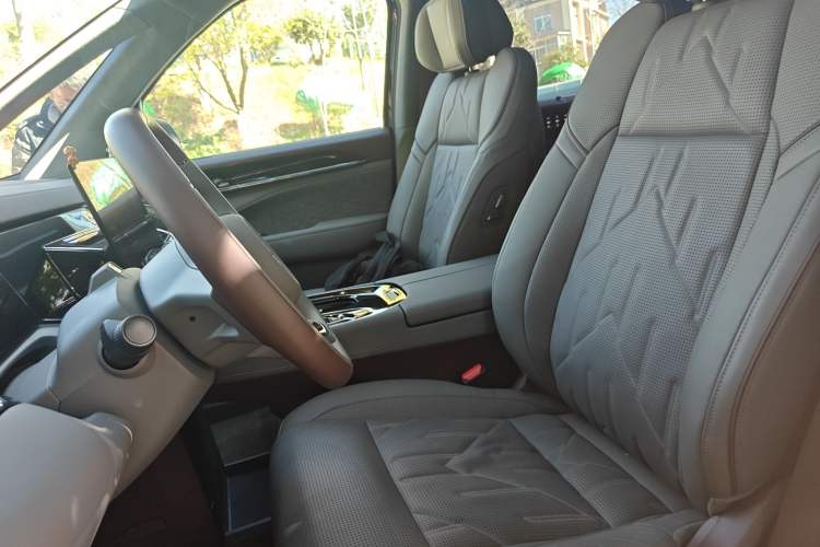 Used Zeekr 009 2024 7-Seater Walk-Through Version Four-Wheel Drive 108 kWh