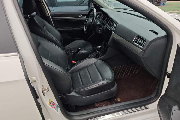 Used Volkswagen Lavida 2015 230TSI DSG Comfort Edition
