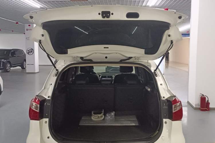 Used Suzuki S-Cross 2014 1.6L CVT Two-Wheel Drive Elite Version