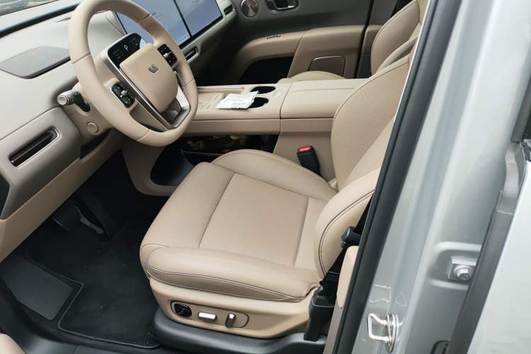 Used Li Auto Li Auto i8 2025 Standard Edition
