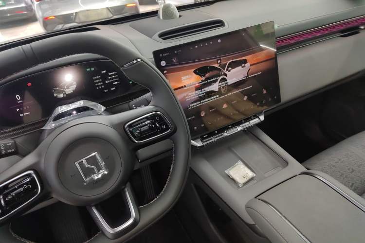 Used Zeekr 7X 2025 100 kWh Long-Range Rear-Wheel Drive with Intelligent Driving Features