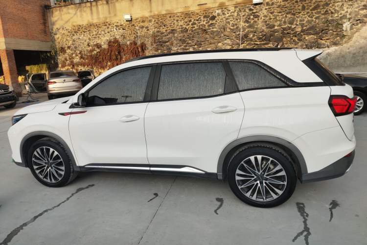 Used Dongfeng Fengon 580 2022 1.5T Automatic Luxury Edition