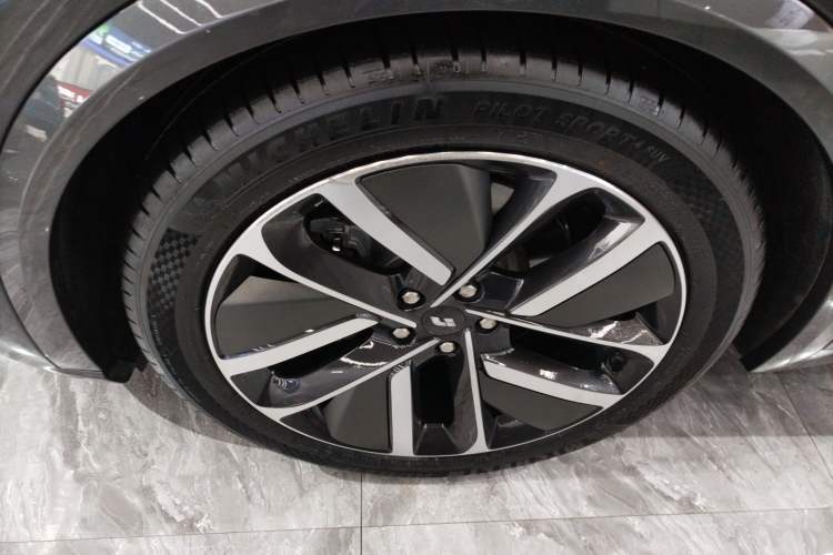 Used Li Auto L9 2022 Max model
