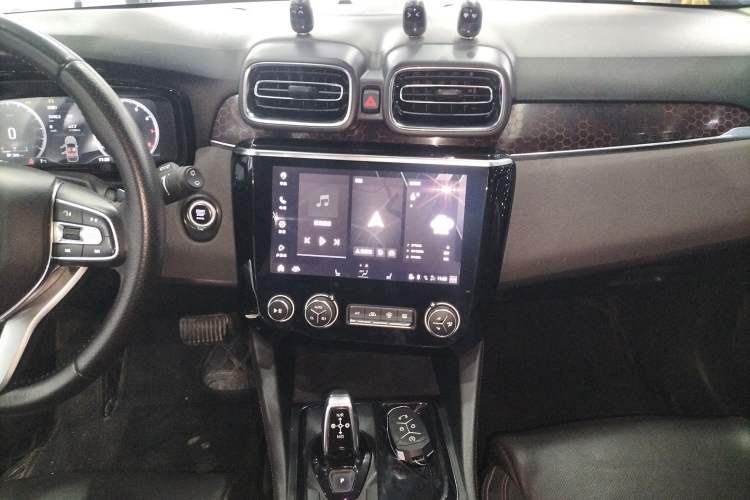 Used Lynk & Co 02 2018 1.5T DCT Two-Wheel Drive Pro Version China V Emission Standard
