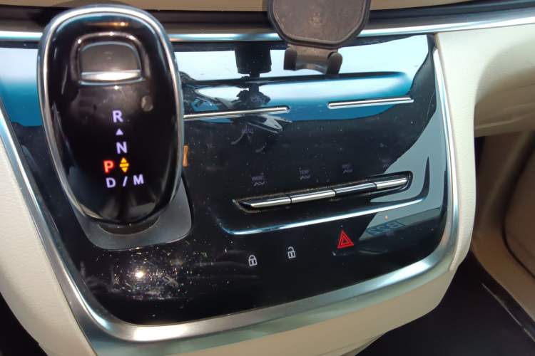 Used Buick GL8 2023 Facelifted Land Cruiser Executive Luxury Version