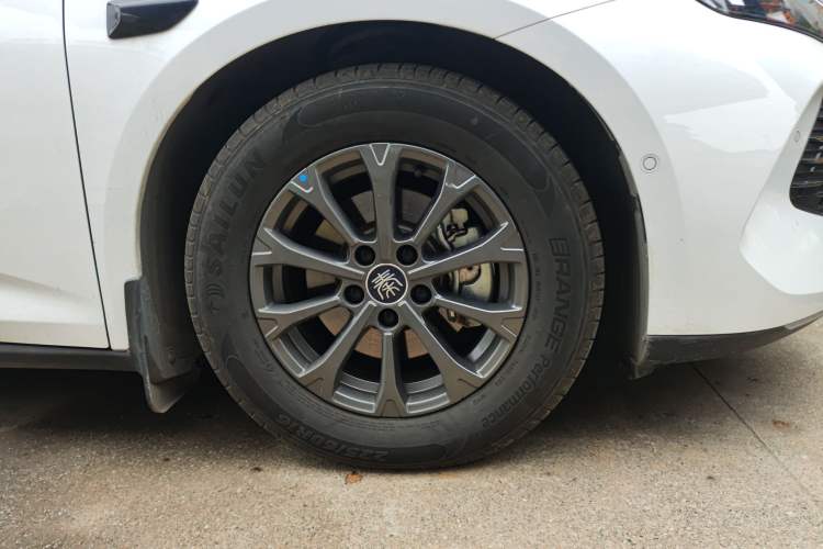 Used BYD Qin L 2025 DM-i Smart Drive 80KM Leading Model