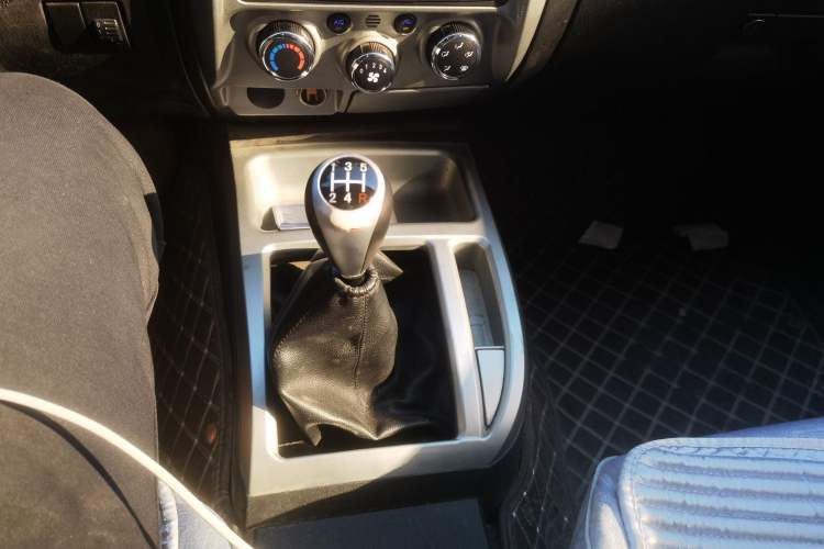 Used JMC Baodian 2018 2.9T New Value-Packed Two-Wheel-Drive Diesel Comfort Version with Standard Cargo Bed – JX4D30B5L