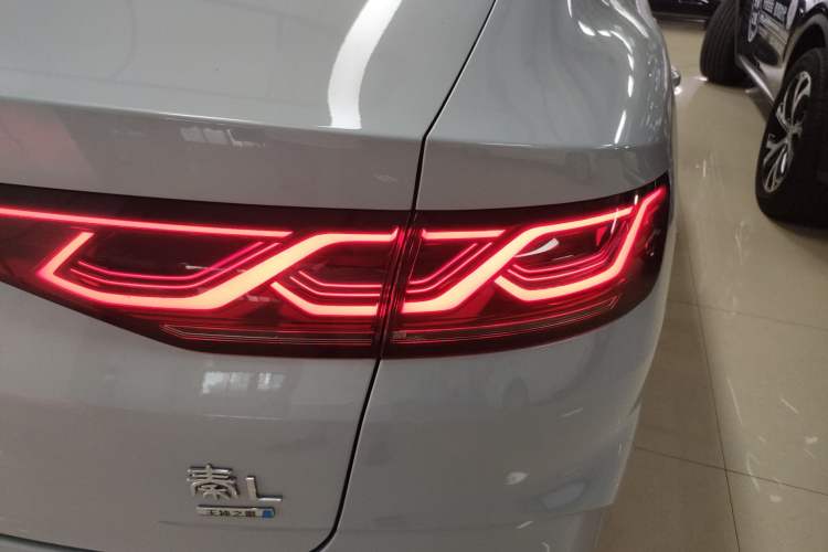 Used BYD Qin L 2025 DM-i Smart Drive 120KM Superior Model
