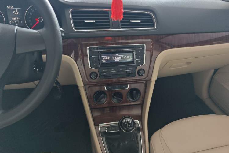 Used Volkswagen Lavida 2013 Restyled Classic 1.6L Manual Comfort Edition